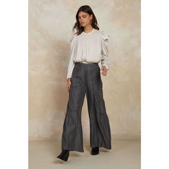 WARM Tiered Wide Leg Palazzo Pants - Picture 2 of 12